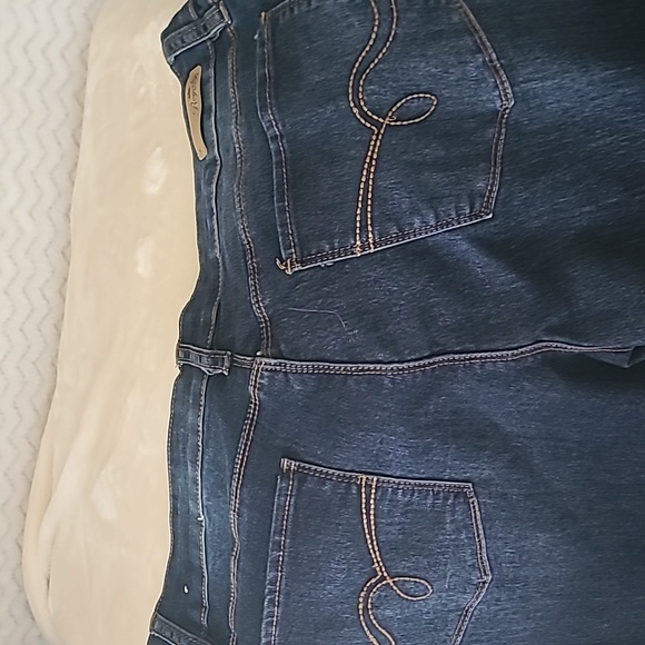 Royalty Plus size tapered ankle jeans - Picture 2 of 6